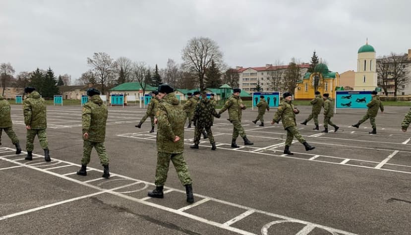 Первые военнослужащие осеннего призыва прибыли на внештатный учебный пункт Лидского погранотряда