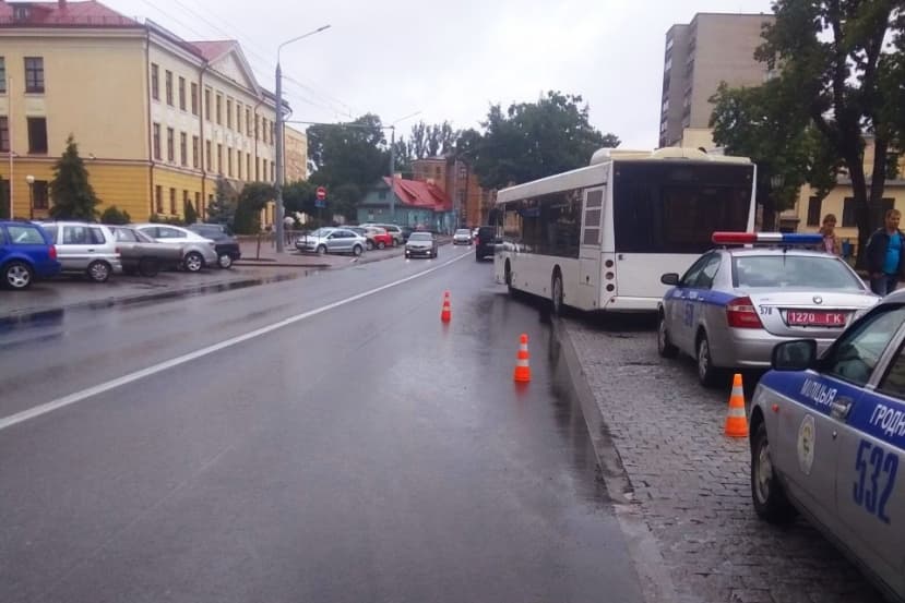В Гродно пенсионера зажало дверями автобуса. Мужчина госпитализирован