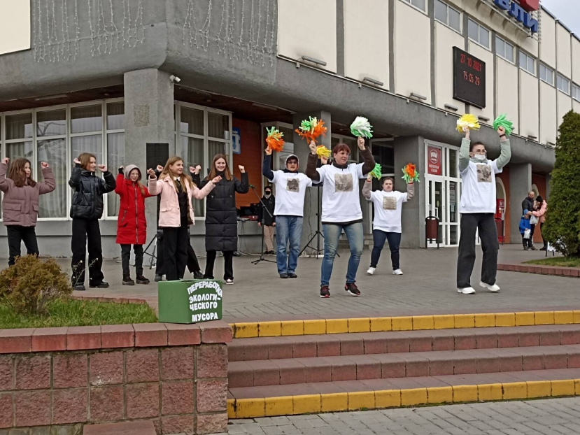 Маленькие дела для большой идеи: в Лиде прошел экологический флешмоб