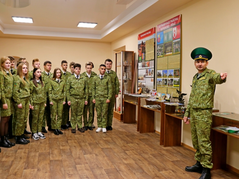 Лидский погранотряд посетили учащиеся кадетских классов
