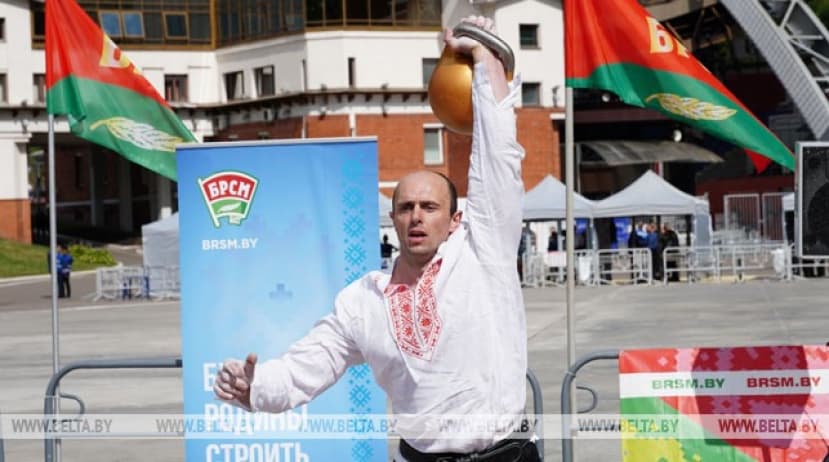 Спортсмен Евгений Назаревич из Гродно установил мировой рекорд в поднятии 50-килограммовой гири