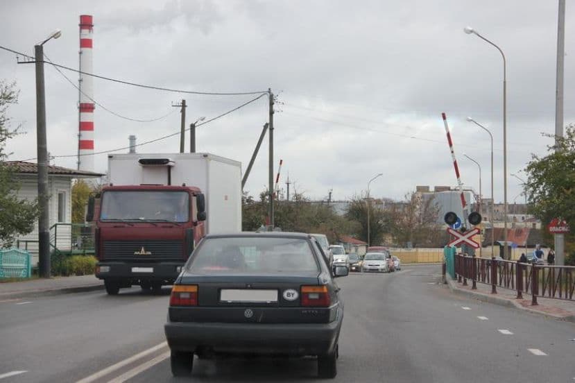 Вечером 5 октября в Лиде закроют движение через железнодорожный переезд по ул. Красноармейской