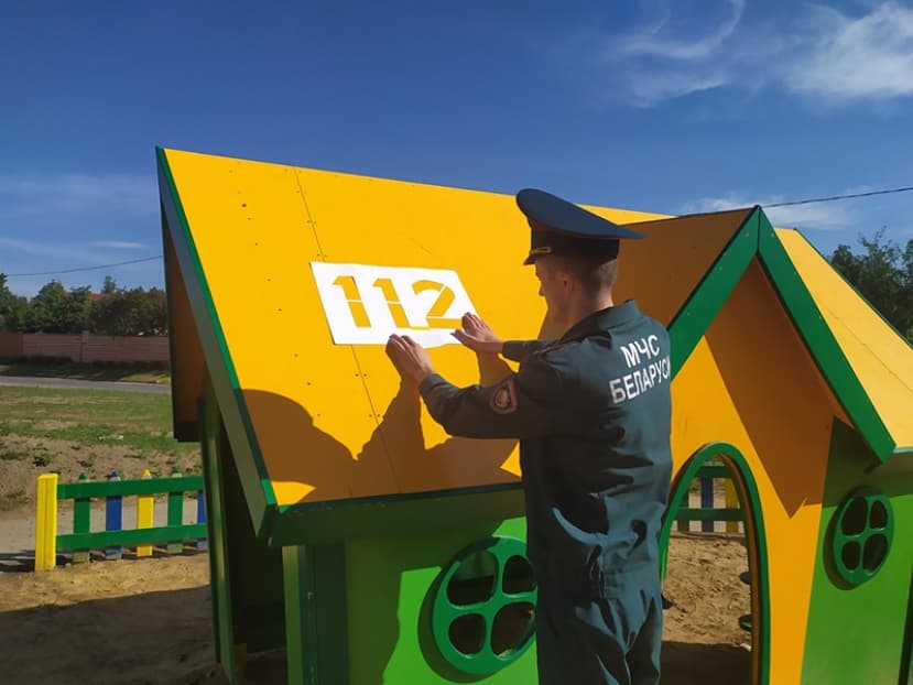 Играй с пользой! Новая детская площадка в стиле МЧС появилась на Рыбиновского