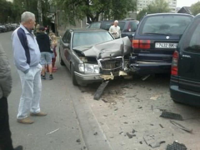 Пьяный водитель повредил три автомобиля
