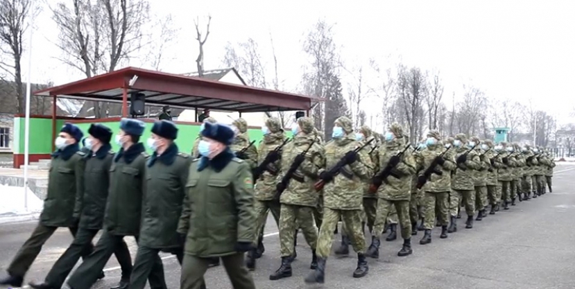Новое пополнение лидских пограничников приняло воинскую Присягу