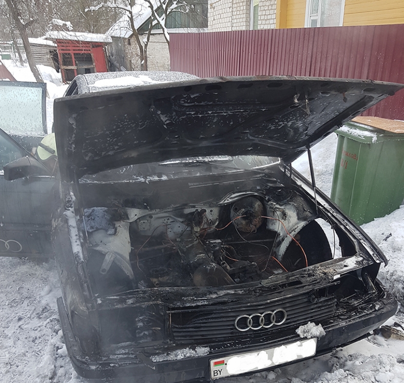Лидские спасатели вчера ликвидировали возгорание автомобиля