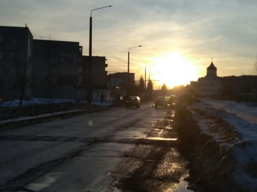 Ослепленные солнцем. В Новогрудке под колеса авто попала 11-летняя девочка